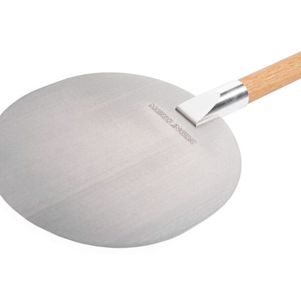 Runde, glatte Schaufelfläche des MERKLINGER Brotschiebers – ideal zum Einschießen.“