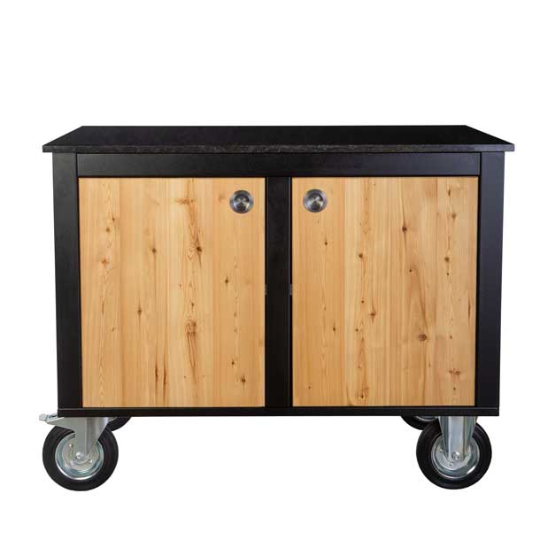 Modul ANTON Front geschlossen, zwei Türen mit Griffmuscheln und schwarze Arbeitsplatte auf Rollen.